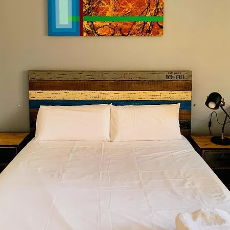 Incredible 2br Penthouse With Urban Rooftop Garden *
