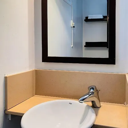 Incredible 2br Penthouse With Urban Rooftop Garden *