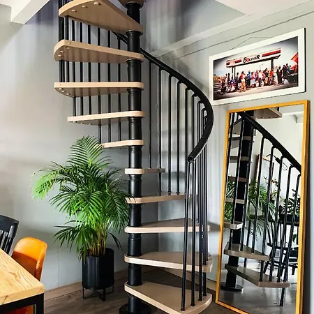 Incredible 2br Penthouse With Urban Rooftop Garden *